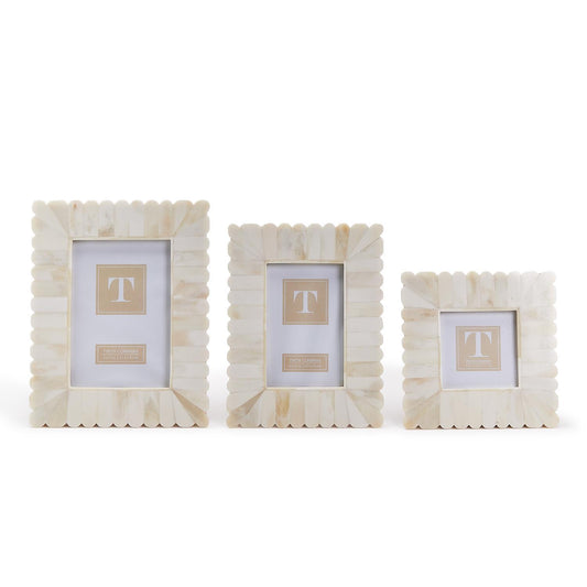 Scalloped Edge Photo Frame