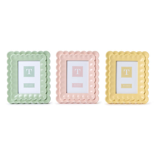 Scalloped Photo Frame