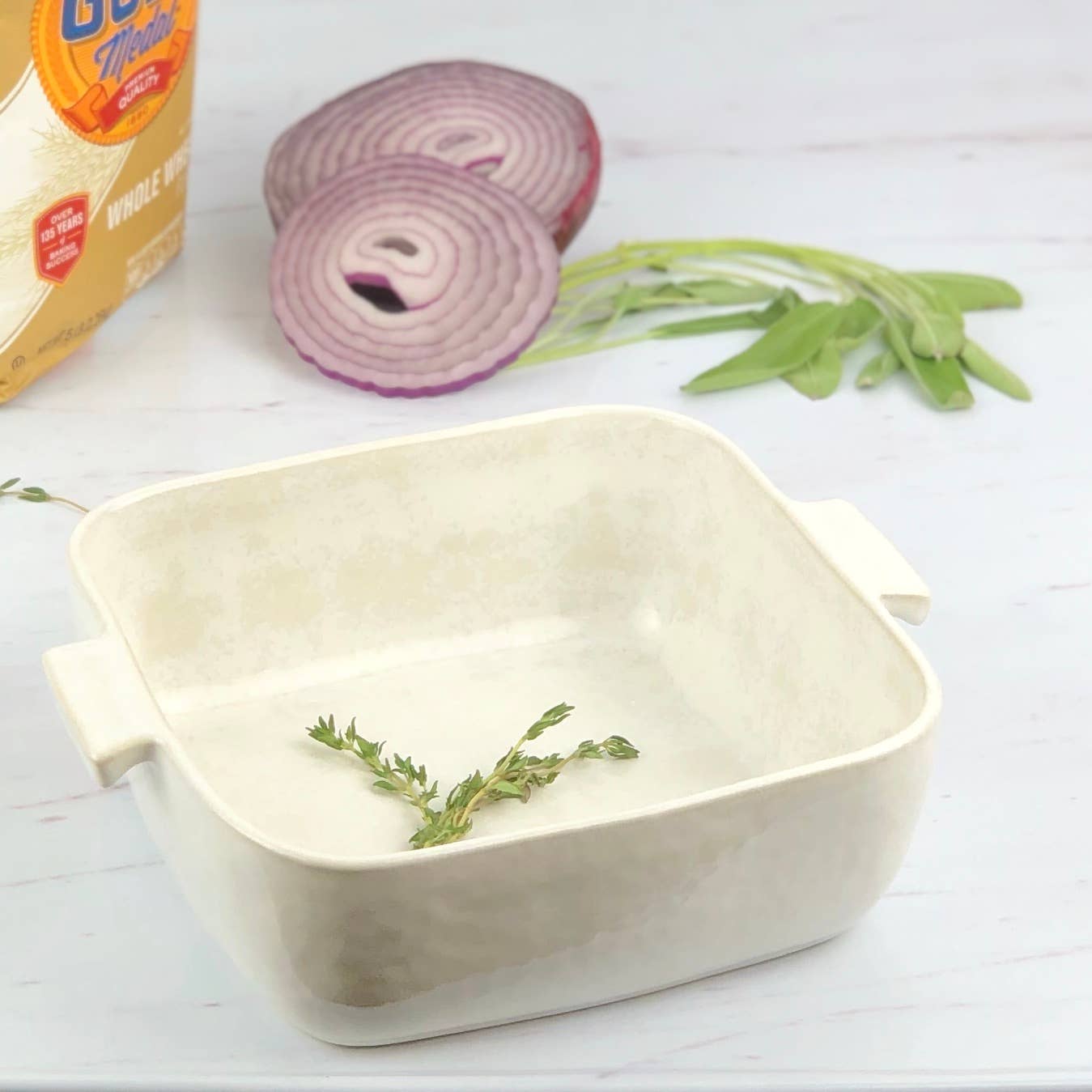 Cozina White Square Baker