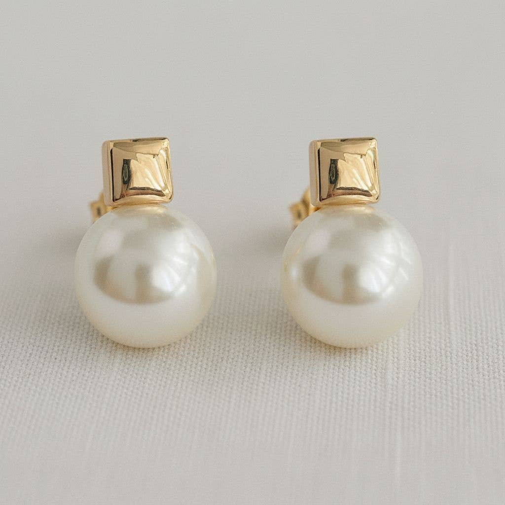 Chic Pearl Stud