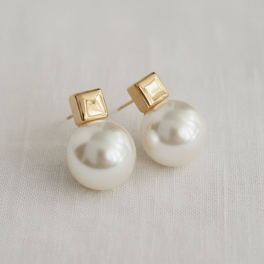 Chic Pearl Stud